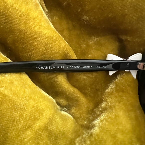 Chanel sunglasses with bows - Picture 9 of 10